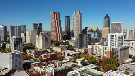 Hervorragende-Einrichtungsantenne-Des-Geschäftsviertels-In-Der-Innenstadt-Von-Atlanta,-Georgia