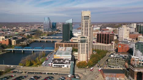 Good-Aerial-Over-Grand-Rapids,-Michigan-Downtown,-River-And-City-Skyline