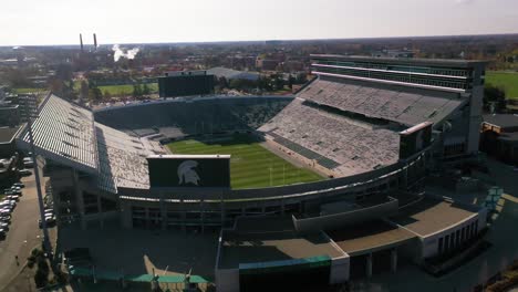 Antenne-über-Spartan-Football-Stadium-Auf-Dem-Campus-Der-Michigan-State-University-In-East-Lansing,-Michigan