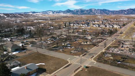 Aerial-Louisville,-Colorado,-Houses-And-Neighborhoods-In-Ruin-Following-The-Marshall-Fire-In-Boulder-County,-Colorado