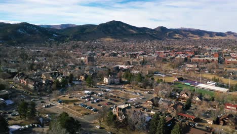 Aerial-Of-The-City-Of-Boulder,-Colorado-And-Suburbs-With-Front-Range-Of-The-Rocky-Mountains-In-Background,-Winter