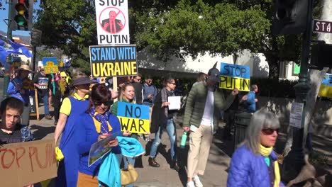 Ukrainian-Peace-Protesters-March-In-The-Streets-Of-Santa-Barbara,-California-To-Protest-Russia'S-War-In-Ukraine
