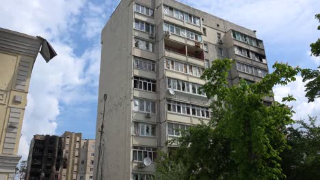 Bloques-De-Apartamentos-Destruidos-En-Irpin,-Ucrania-Como-Resultado-De-La-Invasión-Y-Agresión-Rusa