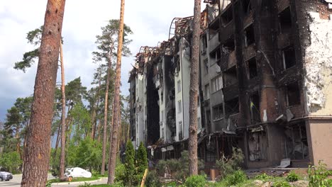 Infolge-Der-Russischen-Invasion-Und-Aggression-Werden-In-Der-Ukraine-In-Irpin-Apartmentkomplexe-Bombardiert-Und-Niedergebrannt