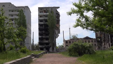 Borodianka,-Borodjanka,-Ukraine-Mit-Bombardierten-Und-Beschossenen-Wohnhäusern,-In-Denen-Hunderte-Durch-Die-Russische-Besatzung-Getötet-Wurden