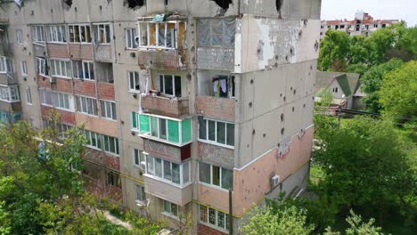 Luftaufnahme-Von-Makariw,-Ukraine-Bombardierte-Und-Beschoss-Wohngebäude-Während-Der-Russischen-Invasion-Und-Besetzung