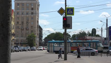 Establishing-Shot-Of-The-Business-District-Downtown-And-Trolleys-In-Kharkiv,-Ukraine