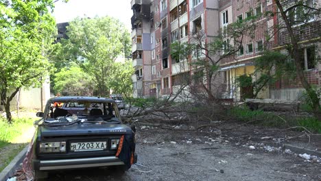Apartamentos-Destruidos-En-El-Distrito-Saltivka-De-Kharkiv-Como-Resultado-De-Bombardeos-Rusos,-Ataques-Con-Cohetes-Y-Agresión-Contra-Ucrania