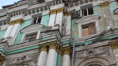 Classical-And-Beautiful-Buildings-Are-Destroyed-And-Abandoned-In-Downtown-Kharkiv,-Ukraine-During-Russian-Invasion,-Shelling-And-Bombing-Attacks