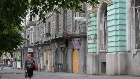 The-Streets-Of-Central-Downtown-Kharkiv-Are-Almost-Abandoned,-Businesses-Boarded-Up-And-Destroyed,-During-Russian-Invasion,-Shelling-And-Bombing-Attacks