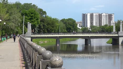 Brücke-über-Den-Fluss-Udy-Durch-Charkiw,-Ukraine-In-Der-Innenstadt
