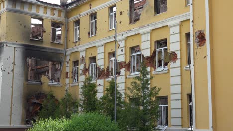 A-Badly-Damaged-School-Building-In-Saltivka,-Kharkiv,-Ukraine