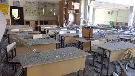 A-Ukrainian-Middle-School-Is-Destroyed-By-Russian-Rockets-In-Kharkiv,-Ukraine