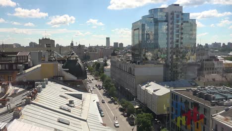 Errichtung-Von-Schussdächern-Und-Bürogebäuden-In-Der-Innenstadt-Von-Kiew,-Ukraine