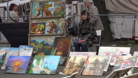 Women-Sell-Handmade-Artwork-And-Paintings-In-An-Arts-And-Crafts-Fair-In-Lviv,-Ukraine