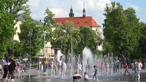 Children-Play-In-The-Dancing-Fountains-In-Central-Lviv,-Ukraine