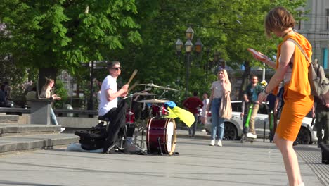 A-Woman-Dances-To-Live-Drum-Music-In-The-Central-Square-Of-Lviv,-Ukraine