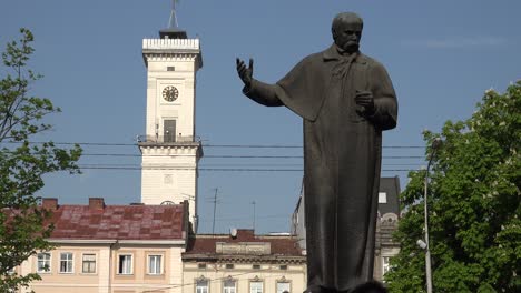 Statue-To-Ukrainian-Poet-Taras-Shevchenko-In-Central-Lviv,-Ukraine
