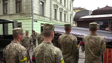 Ukrainian-Army-Soldiers-Carry-The-Coffin-Of-A-Fallen-Soldier-To-A-Hearse-In-A-Funeral-Procession-On-The-Streets-Of-Lviv,-Ukraine