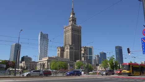 Establishing-Shot-Warsaw,-Poland-With-Palace-Of-Culture-And-Science