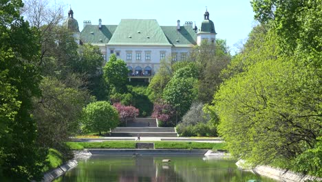 Good-Establishing-Shot-Of-A-European-Mansion-Or-Palace-Near-Lazienki-Park,-Poland