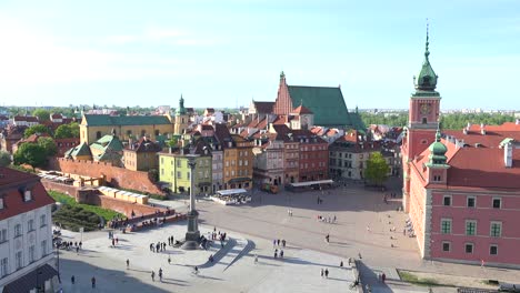 Establishing-Shot-Of-The-Old-City-In-Warsaw-Poland-Including-Open-Square-And-Church