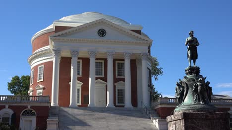 Establishing-Shot-Of-The-Rotunda-On-The-University-Of-Virginia-Campus,-Designed-And-Built-By-Thomas-Jefferson