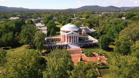 Aerial-Of-The-Classical-Rotunda-Building-On-The-University-Of-Virginia-Campus,-Designed-And-Built-By-Thomas-Jefferson