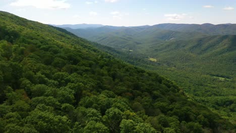 Schöne-Antenne-über-Den-Blue-Ridge-Mountains-Appalachia,-Tennessee,-Virginia,-North-Carolina-Oder-Georgia