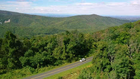Beautiful-Aerial-Over-The-Blue-Ridge-Parkway-Appalachia,-Tennessee,-Virginia,-North-Carolina-Or-Georgia