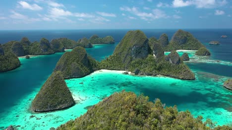 Excellent-Aerial-Shot-Of-The-Wayag-Islands,-Raja-Ampat,-Indonesia