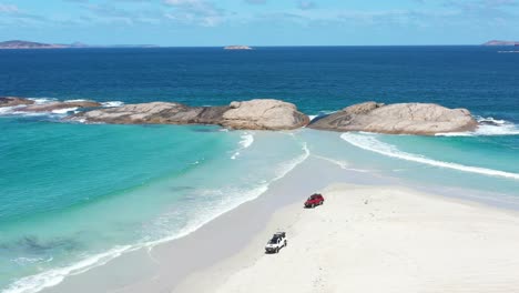 Excellent-Aerial-Shot-Of-Tourists-Driving-On-The-Beach-Of-Wylie-Bay,-Esperance,-Australia
