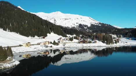 Excellent-Aerial-View-Of-A-Lake-Front-In-Davos,-Switzerland