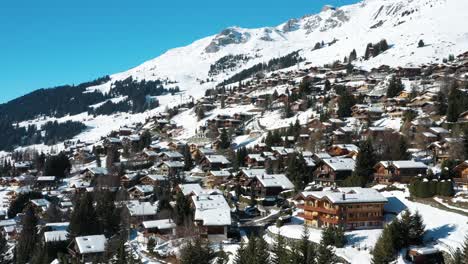 Excellent-Aerial-View-Of-The-Wintry-Mountain-Town-Of-Verbier,-Switzerland