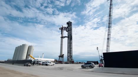 The-Spacex-Starship-Rocket-Sits-On-The-Launchpad-In-Boca-Chica,-Texas