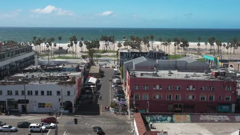 Excellent-Aerial-View-Of-Approaching-The-Water-In-Venice-Beach,-California