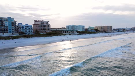Excellent-Aerial-View-Of-People-Walking-Along-The-Shore-Of-New-Smyrna-Beach,-Florida