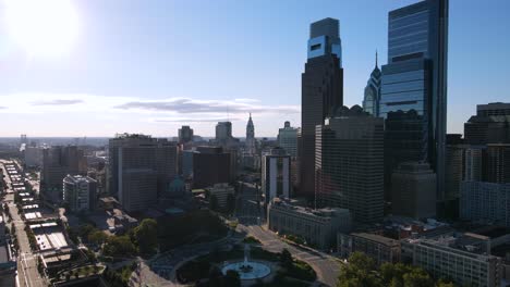 Excellent-Aerial-View-Moving-Through-Skyscrapers-In-Philadelphia,-Pennsylvania