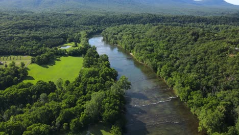 Ausgezeichnete-Luftaufnahme,-Die-Sich-Entlang-Des-Shenandoah-Flusstals-In-Virginia-Bewegt