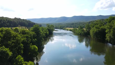 Excellent-Aerial-View-Moving-Up-The-Shenandoah-River-Valley-In-Virginia