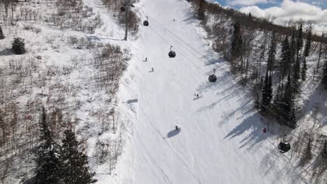 Excellent-Aerial-View-Of-The-Ski-Lift-At-Steamboat-Springs,-Colorado-And-People-Skiing-Down-The-Slopes
