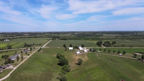 Video-Aéreo-De-Drones-De-Tierras-Agrícolas-Ricas,-Verdes,-Rurales,-Agrícolas,-Maíz-Y-Frijol,-Corazón-Del-Medio-Oeste-De-Iowa