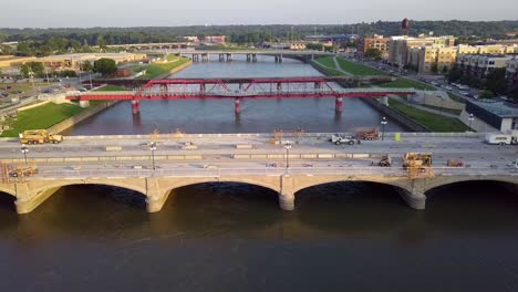 Aerial-Drone-Footage-Of-The-Des-Moines-River,-Bridges-And-A-Construction-Site-Near-Downtown-Des-Moines-Iowa