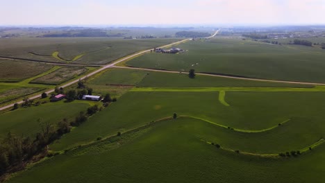 Imágenes-Aéreas-De-Drones-En-El-Medio-Oeste-Del-País-Agrícola,-Iowa