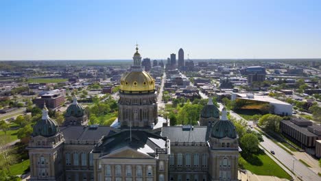 Very-Good-Aerial-Drone-Footage-Of-The-Iowa-State-Capitol-Building-In-Des-Moines