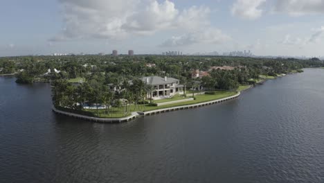 Ausgezeichnete-Luftaufnahme-Der-Uferpromenade-In-Miami,-Florida
