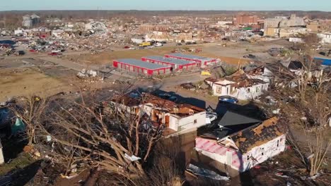 Aerial-Of-Tornado-Damage-And-The-Destruction-Of-Homes-In-The-Town-Of-Mayfield,-Kentucky