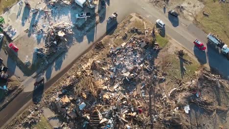 Luftaufnahme-Von-Tornadoschäden-Und-Der-Zerstörung-Von-Häusern-In-Der-Stadt-Mayfield,-Kentucky