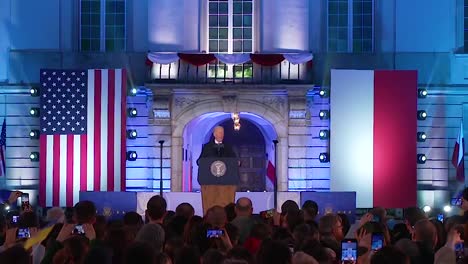 Präsident-Joe-Biden-Besucht-Warschau,-Polen-Und-Spricht-Zur-Unterstützung-Der-Ukraine-Im-Krieg-Gegen-Russland,-Bemerkungen-über-Freiheit-Und-Freie-Gesellschaften
