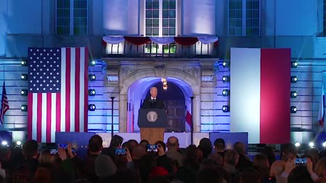 Präsident-Joe-Biden-Besucht-Warschau,-Polen-Und-Spricht-Zur-Unterstützung-Der-Ukraine-Im-Krieg-Gegen-Russland,-Bemerkungen-über-Freiheit-Und-Unabhängigkeit